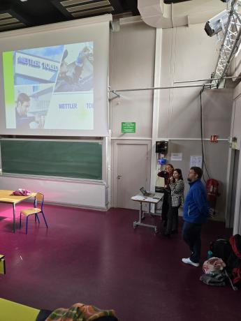 Présentation en amphi de 3 personnes